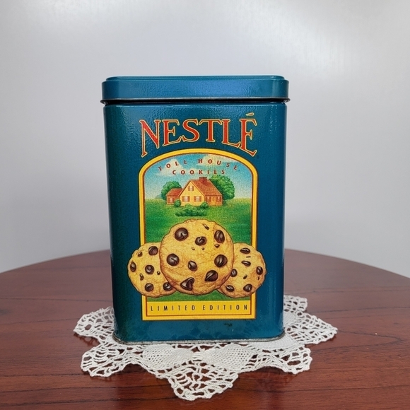 Vintage Nestle's Toll House Cookie Metal tin with Country Farm Scene Collectible - Picture 1 of 12